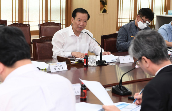 거창군은 지난 12일 하수도시설의 계획적․체계적 정비와 효율적인 하수행정의 기반 구축을 위한 ‘하수도정비 기본계획 변경 수립 용역’ 착수보고회를 개최했다./ⓒ거창군