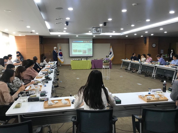 하동녹차연구소는 지난 17일 농림축산식품부가 주최한 ‘도시락포럼’에서 세계중요농업유산으로 등재된 하동 차와 2022년 하동세계차엑스포 유치를 홍보했다./ⓒ하동군