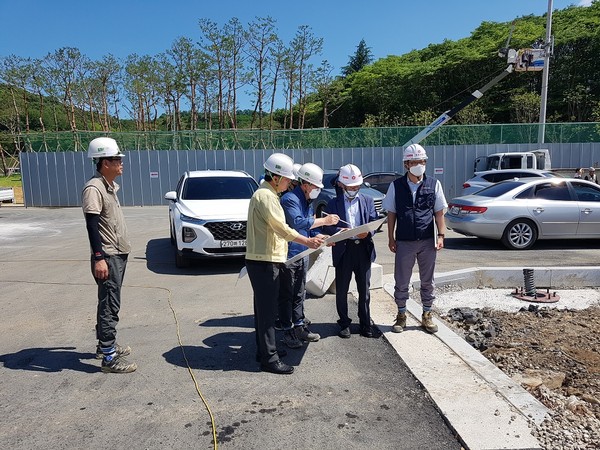 진주시는 2020년 건설공사 특정감사에 전문기술과 경험을 갖춘 시민 전문감사관이 참여해 감사의 투명성과 효율성을 높이고 있다./ⓒ진주시