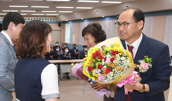 거창군은 군청 대회의실에서 제29대 신창기 부군수의 이임식을 개최했다./ⓒ거창군