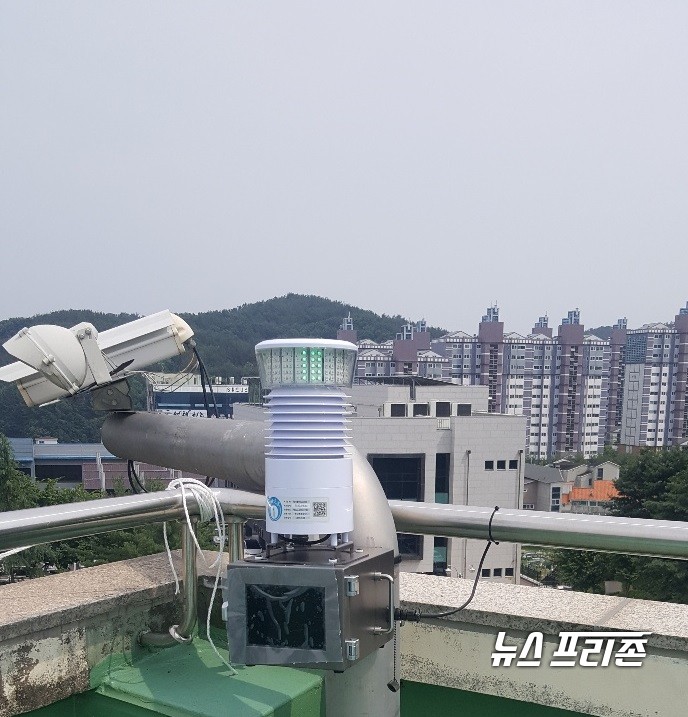 충남 계룡시는 정확한 대기질 자료정보수집할 수 있는 미세먼지 측정장비를 두마면과 금암동 지역에 추가 설치했다./ⓒ계룡시청