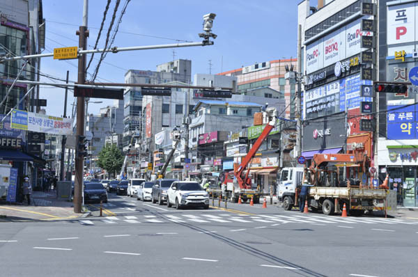 전선 지중화사업으로 깨끗하게 정리 정돈된 포천시 신읍동 중앙로 거리.(사진=포천시청)