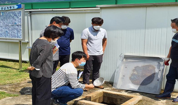 최근 인천을 비롯한 일부 지역 수돗물에서 유충이 발견됨에 따라 환경부가 하동지역 정수장에 대한 일제 합동점검을 실시한 결과 시설 관리상태가 양호한 것으로 나타났다./ⓒ하동군