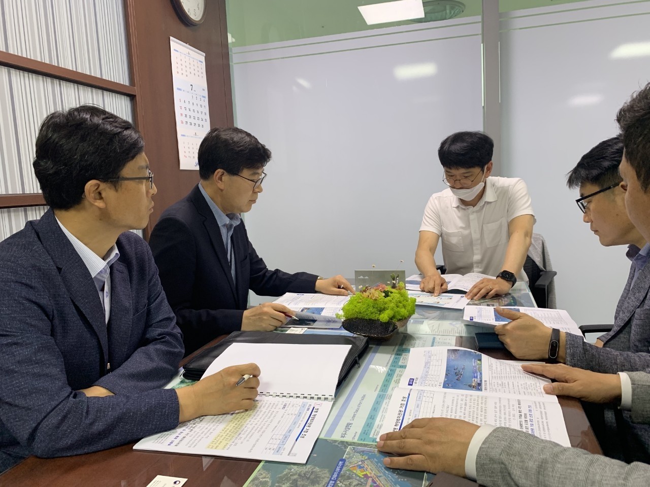 정부예산 확보에 나선 정낙춘 보령시 부시장(왼쪽에서 두 번째).Ⓒ보령시청