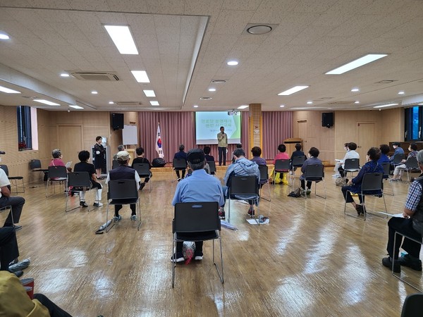 경로당 회장을 대상으로 실시한 감염관리책임자 교육 모습/ⓒ부천시