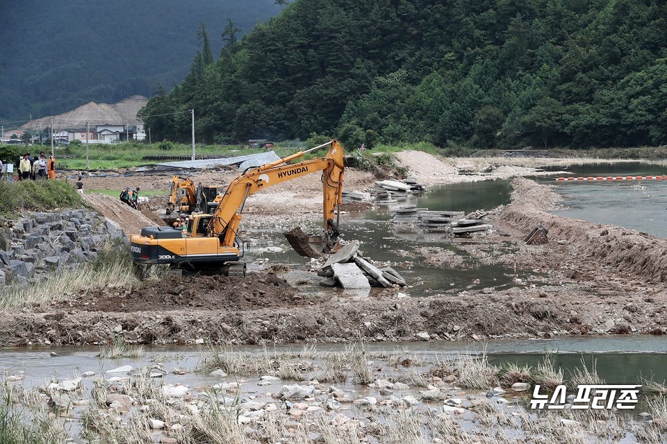 양승조 충남지사는 3일 집중호우로 침수 피해를 입은 금산군 남일면 일원을 찾아 응급복구 및 농가 피해 최소화에 총력을 기울일 것을 주문했다./ⓒ충남도청