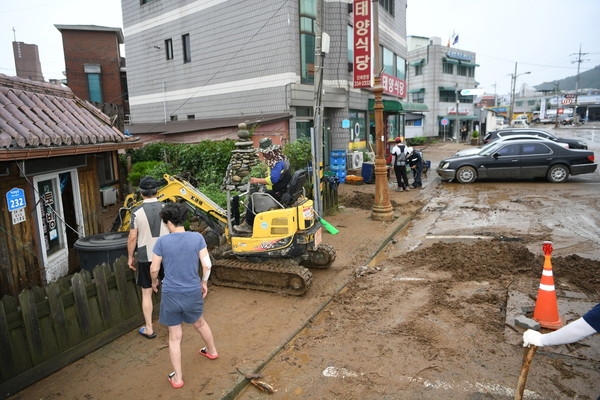 예산읍 침수상가 현장 복구작업./ⓒ예산군청