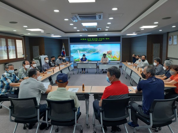 남해군농업기술센터는 남해유자산업 활성화를 위해 지난달 31일 농업인, 가공업체 등 25명이 한자리에 모여 간담회를 개최했다./ⓒ남해군