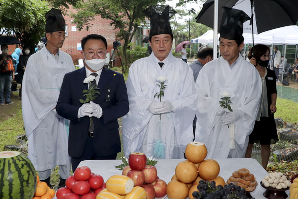 합천원폭복지회관 내 위령각에서 한국원폭피해자협회 합천지부 주관으로 제75주기 원폭희생자 추모제례가 6일 진행됐다./ⓒ합천군