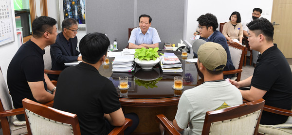 거창군은 6일 ‘군민공감, 소통화합’의 군정목표를 달성하기 위한'소통군수실'을 운영했다./ⓒ거창군