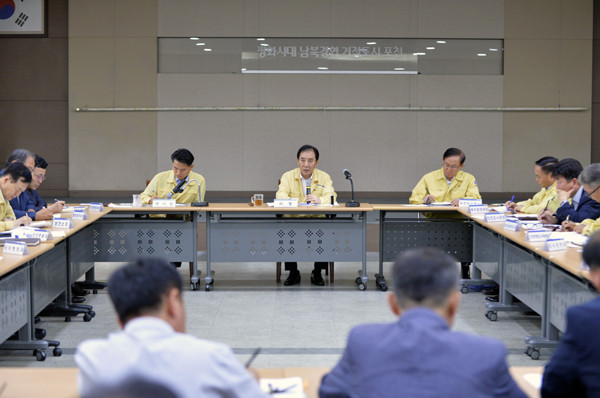 박윤국 시장이 '포천시 재난안전관리 대책회의'에서, ‘호우피해에 따른 주민 불편 최소화와 시민생활 안정에 최선을 다할 것‘을 재 강조하고 있다.(사진=포천시청)