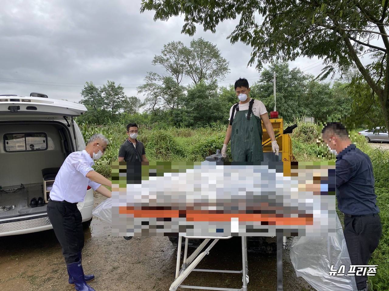 10일 충남 서천군 남전리 인근 해안가에서 변사체가 발견돼 경찰이 수사에 나섰다.Ⓒ보령해양경찰서