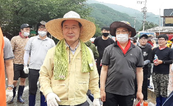 미래통합당 중앙재해대책위원회에서 남부지방 폭우 피해지역 봉사활동에 나섰다./ⓒ하영제의원실