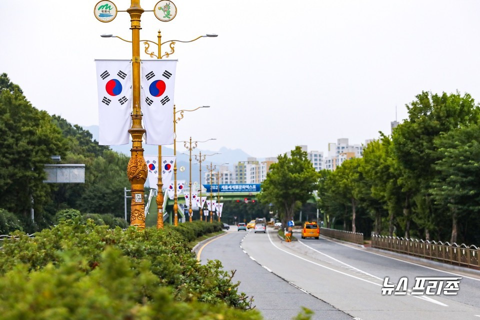 충남 계룡시가 제75주년 광복절을 앞두고 ‘나라사랑 태극기 달기 운동’을 전개한다./ⓒ계룡시청