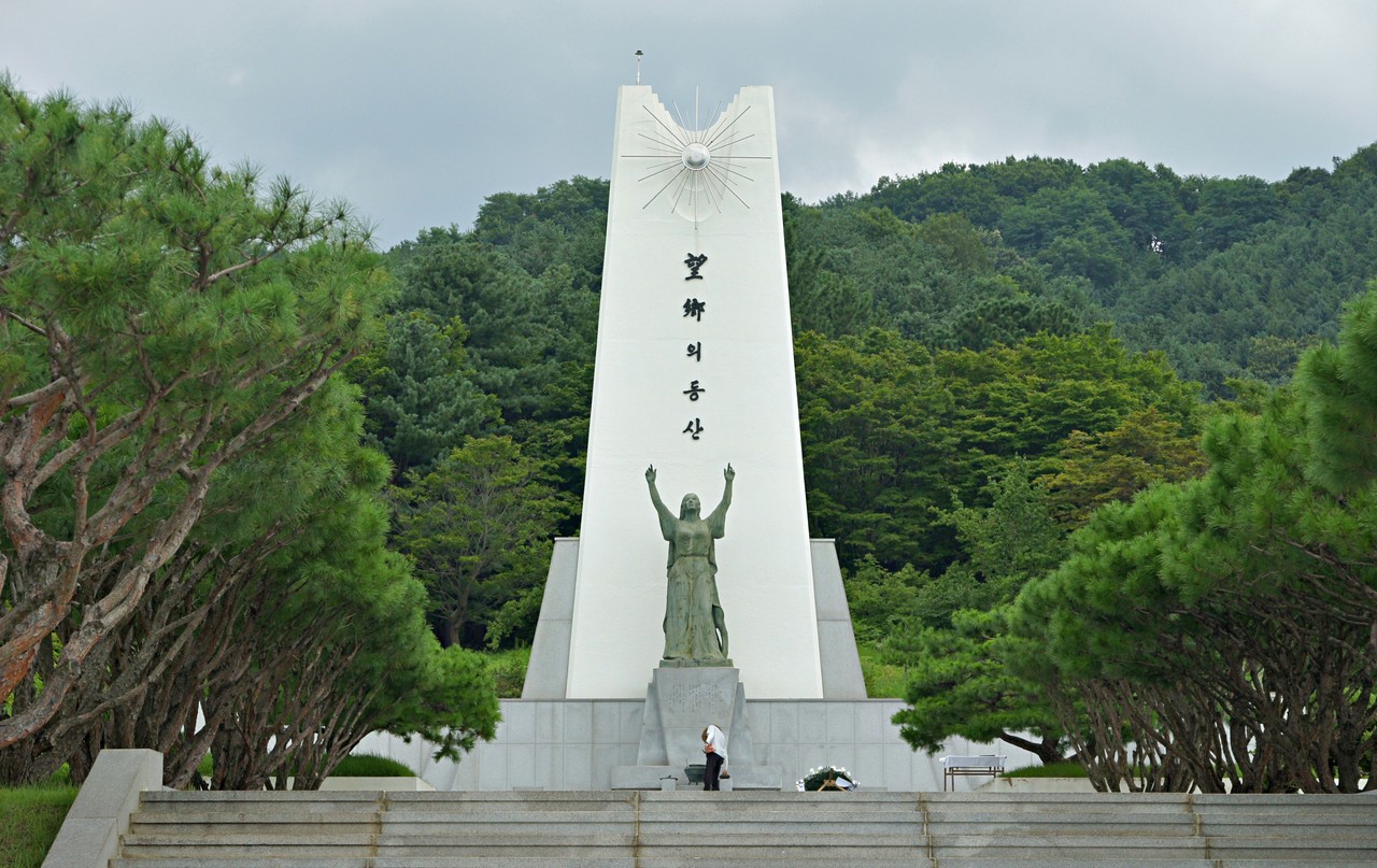 국립 망향의동산 망향탑./ⓒ김형태 기자