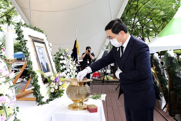 허성무 창원시장은 지난 15일 오전 상남공원에서 광복 75주년 기념 제18회 배중세 애국지사 추념식에 참석했다./ⓒ창원시