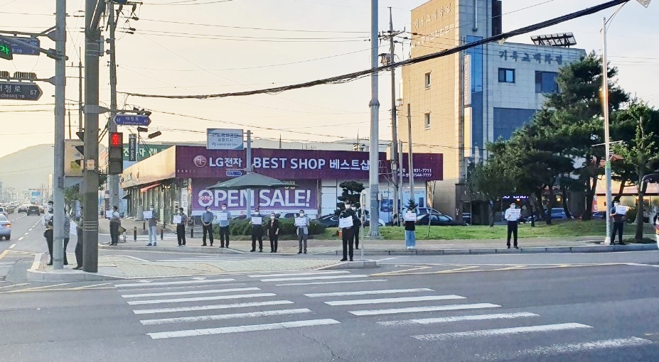 보령경찰서 동대지구대가 코로나19 극복을 위한 민·경 합동 캠페인을 전개 했다.Ⓒ보령경찰서