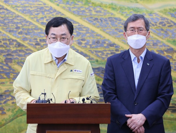 좌로부터 주낙영 경주시장, 정재훈 한국수력원자력 사장/Ⓒ경주시청