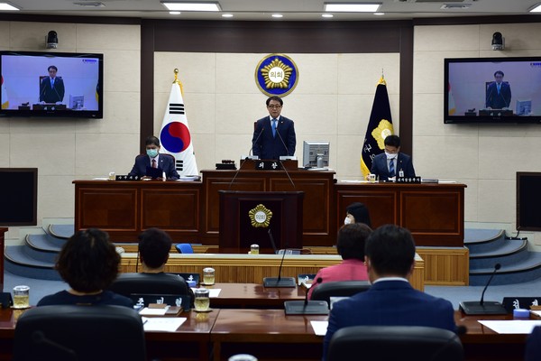 24일 창녕군의회 본회의장에서 제276회 창녕군의회 임시회 제1차 본회의를 진행 모습./ⓒ창녕군