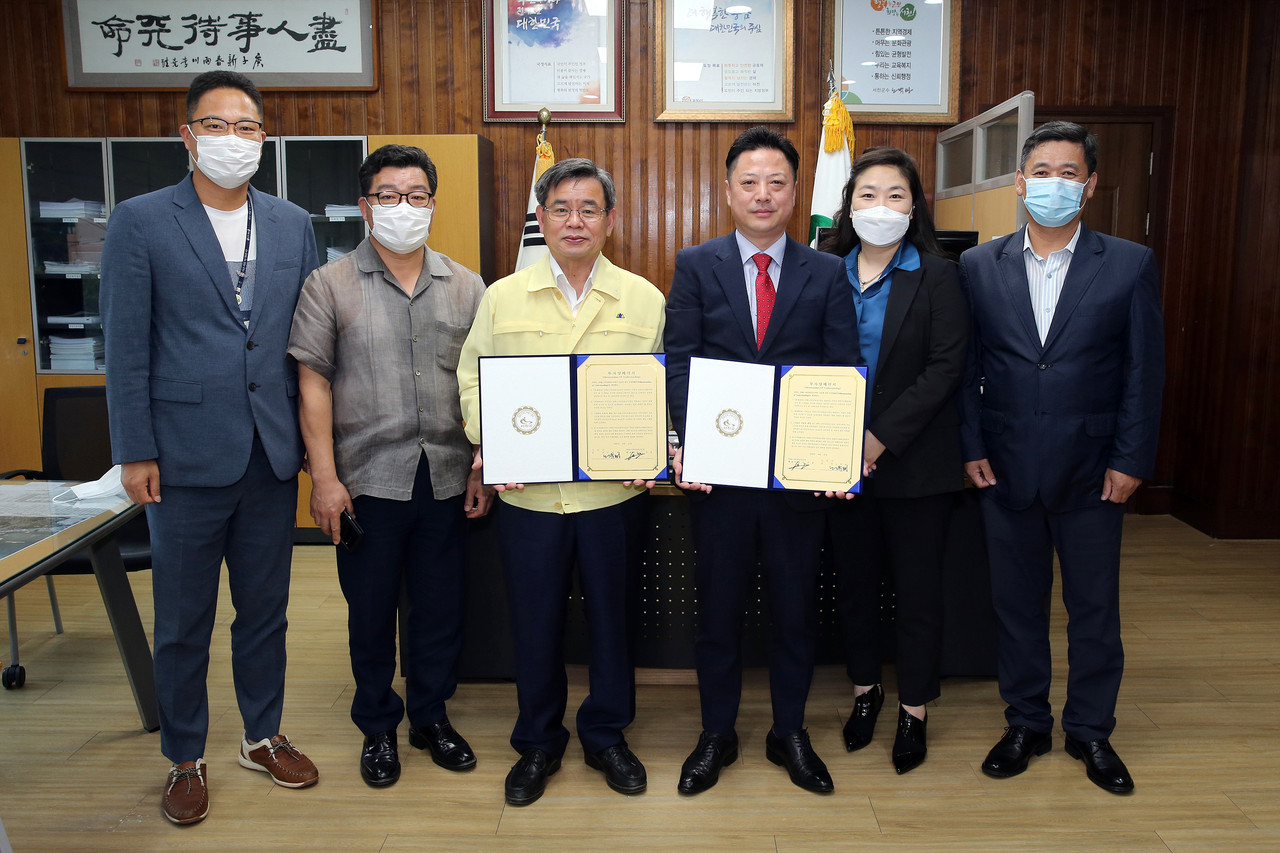 충남 서천군(군수 노박래)은 수출입 전문 기업 에스아이피플글로벌과 장항국가산단 입주를 위한 투자협약(MOU)을 체결했다.⒞서천군청