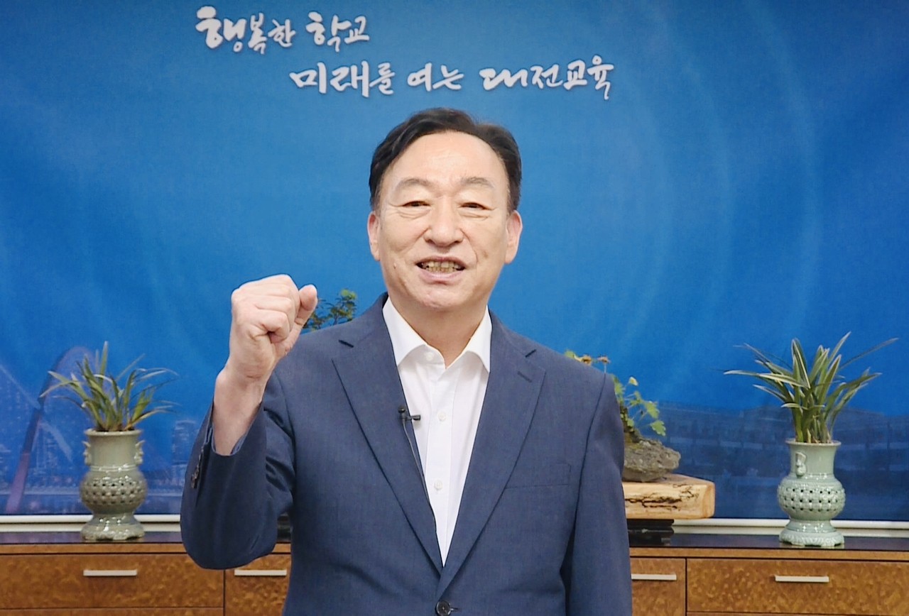 설동호 대전시교육감이 2021학년도 수능 시험을 100일 앞두고 ‘수능 D-100일 교육감 서한문’을 발표하고, 응원 영상을 통해 코로나19로 인한 어려운 상황 속에서도 대학수학능력시험을 준비해온 수험생들을 응원하고 격려했다./ⓒ대전시교육청