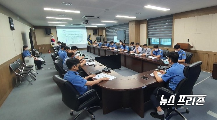 24일 보령해양경찰서는 태풍 북상에 따른 상황대책회의를 가졌다.⒞보령해양경찰서