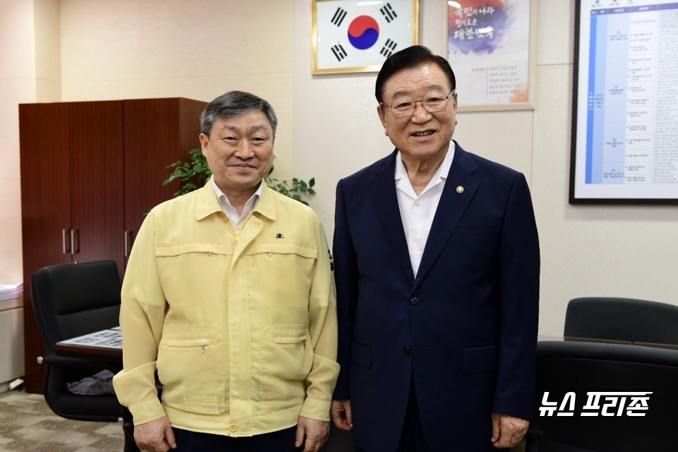 김석환 충남 홍성군수가 지난 1일 정부세종청사 교육부에 방문했다./ⓒ홍성군청