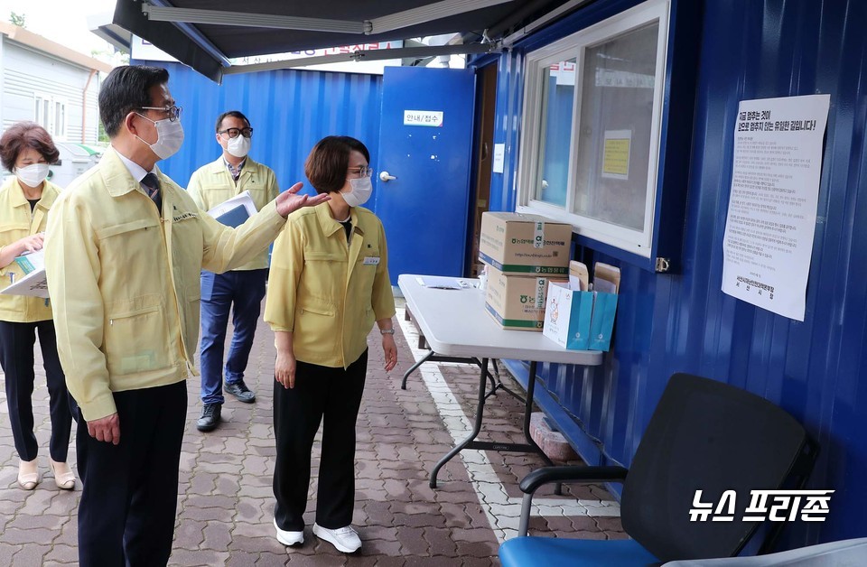 양승조 충남도지사가 2일 서산시보건소를 방문했다./ⓒ충남도청