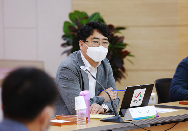 3일 서산시청 대회의실에서 맹정호 시장이 시책구상 토론회를 주재하고 있다./ⓒ서산시청