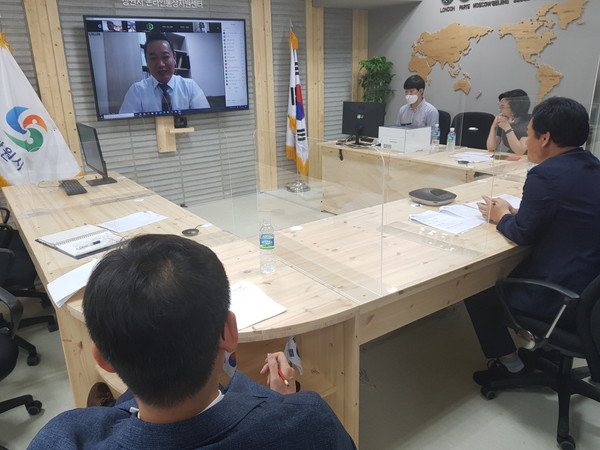 창원시는 「혁신데이터센터 구축」 사업의 성공적 추진을 위해 창원 소재 ICT기업체 대표들과 화상회의를 가졌다./ⓒ창원시