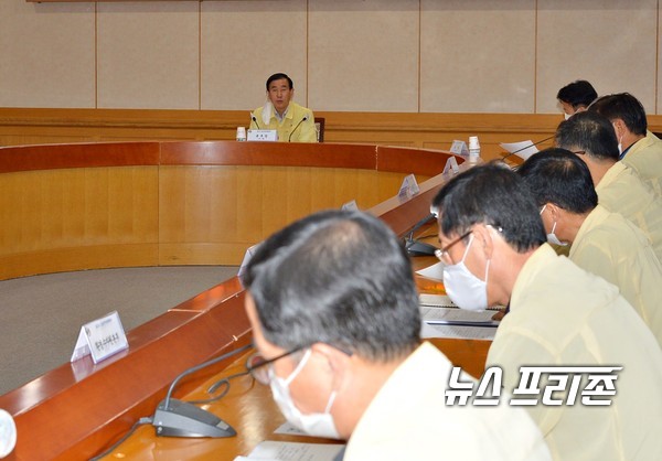 10일 조길형 충주시장이 주재한 정책토론회의 모습./ⓒ=충주시