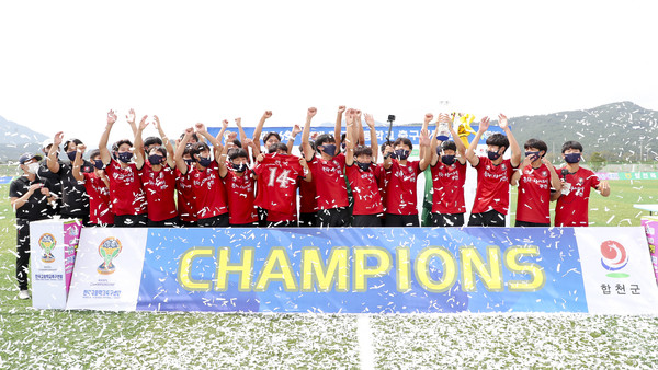 합천군은 고교축구 유망주 산실인 제56회 춘계 한국고등학교축구연맹전이 경기 부천FC의 우승으로 12일간의 열전을 마무리했다./ⓒ합천군