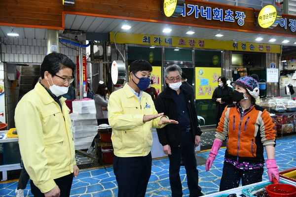 거제시는 중소벤처기업부에서 주관하는 ‘2021년 전통시장 및 상점가 활성화 지원사업’ 공모에 선정돼 국비 5억 원을 확보했다./ⓒ거제시