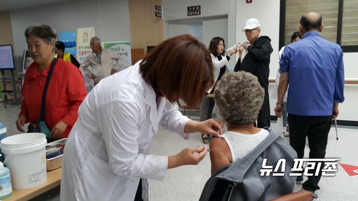 충남 공주시는 코로나19와 겨울철 인플루엔자 동시 유행을 대비해 인플루엔자 무료 예방접종 대상자를 대폭 확대 시행한다./ⓒ공주시청