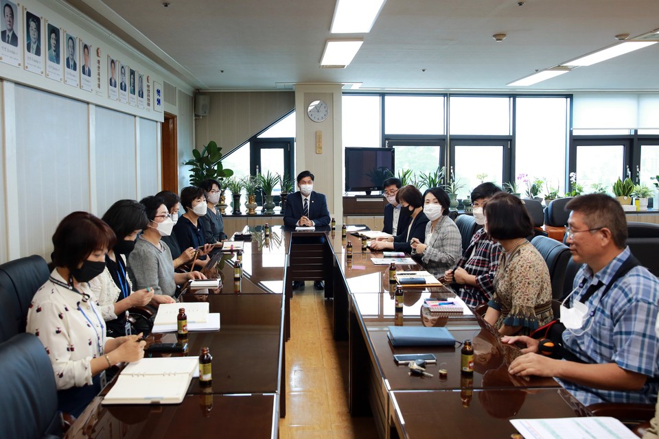 아산시어린이집 관계자들과 보육현장 관련 간담회./ⓒ아산시의회