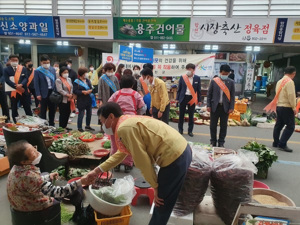 합천군에서는 최근 줄어드는 코로나19의 재 확산 예방 및 조기 종식을 위하여 추석 명절기간 고향 및 친지 방문을 자제하는 사회적 캠페인을 실시하기로 했다./ⓒ합천군