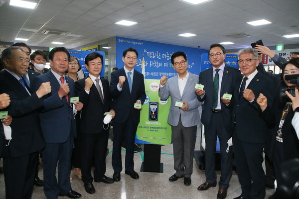 사천시는 진주시와 사천시를 오가는 시민들에게 대중교통 환승할인 혜택이 주어지는 사천-진주 간 광역 환승 할인제를 시범 운영한다./ⓒ사천시