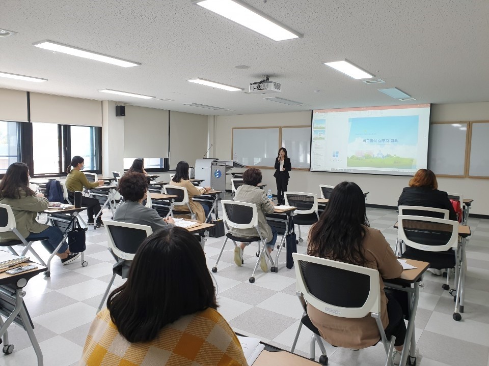 대전시교육청(교육감 설동호)은 학교급식 위생관리 능력 향상과 운영 전반에 대한 수준을 제고하고 영양교사·영양사들의 업무역량 강화를 위해 하반기 '학교급식 맞춤형 컨설팅'을 운영한다./ⓒ대전시교육청