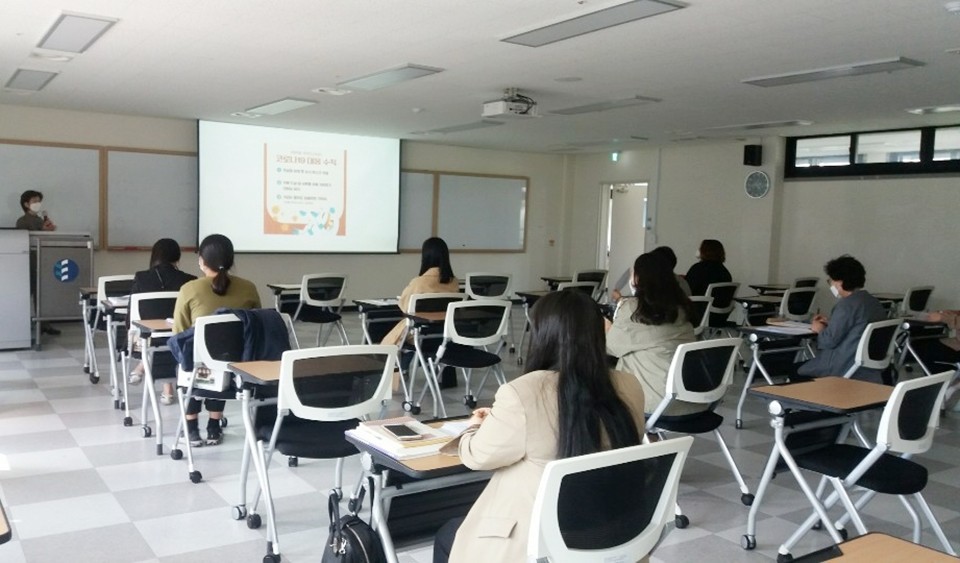 대전시교육청이 5일 오전 학교급식 위생관리 능력 향상과 운영 전반에 대한 수준을 제고하고 영양교사·영양사들의 업무역량 강화를 위한 하반기 '학교급식 맞춤형 컨설팅'을 진행하고 있다./ⓒ대전시교육청