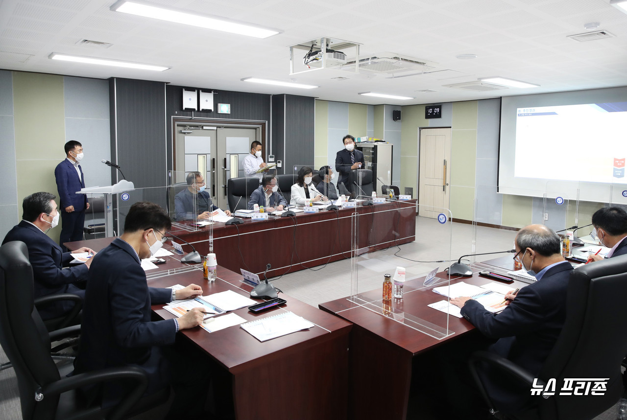 공공체육시설 통합정보시스템 구축용역 보고회 장면.©보령시청