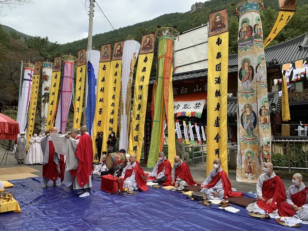 창원시는 마산 무학산 백운사에서 지역민을 대상으로 국가무형문화재 제127호 아랫녘수륙재 공개공연 행사를 개최했다./ⓒ창원시