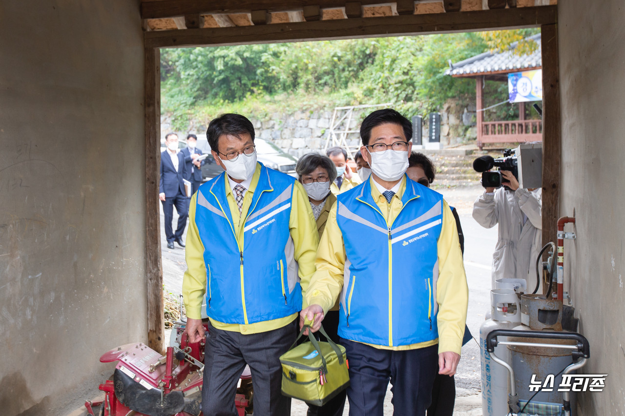 22일 양승조 충남도지사가 청양군을 방문, 반찬 나눔 봉사․도비 사업장을 잇 따라 점검했다.Ⓒ청양군청