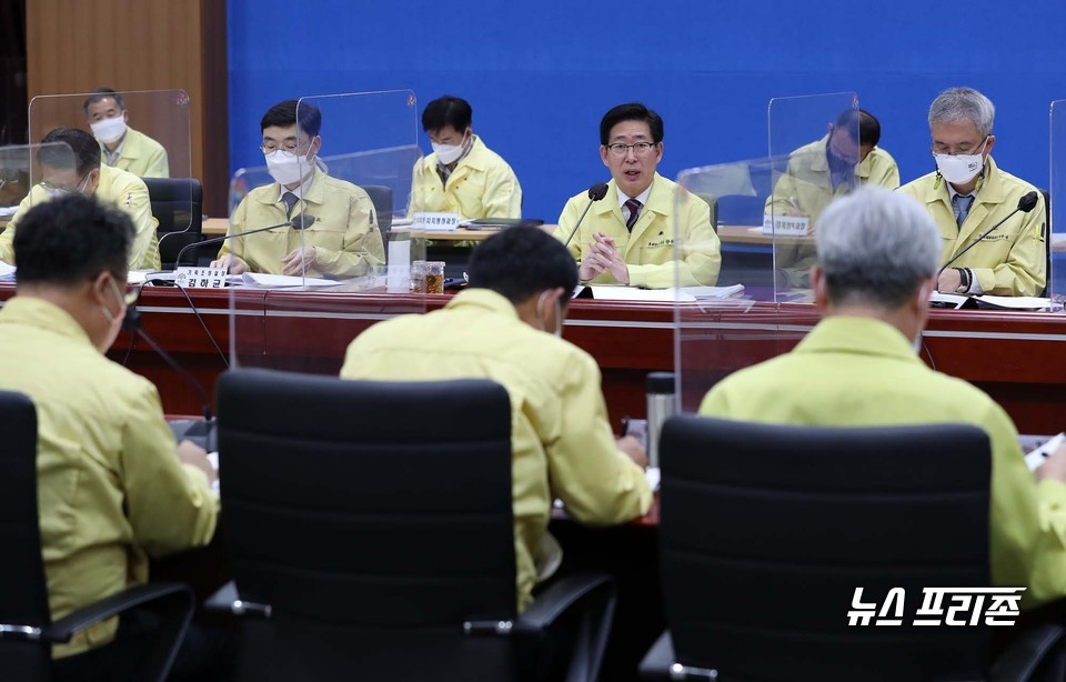 양승조 충남도지사는 27일 도청 대회의실에서 열린 확대간부회의에서 "2020년 남은 두 달동안 미흡한 부분을 철저히 분석하고 보완해달라"고 당부했다.