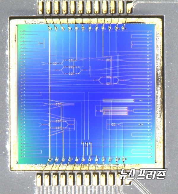한국전자통신연구원(ETRI)은 실리콘 및 질화규소를 이용해 양자 인터넷 구현에 필요한 광원소자와 광집적회로를 개발하고 이를 이용해 양자 게이트(CNOT)를 구현하는데 성공했다./ⓒETRI