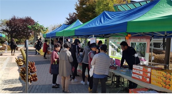 2019년 강소농 직거래마켓 운영 모습./ⓒ진주시