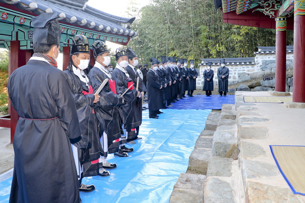 합천군은 충장사에서 신라충신 죽죽장군의 높은 기상을 후세에 보전하고 넋을 위로하기 위한 제례를 봉행했다./ⓒ합천군