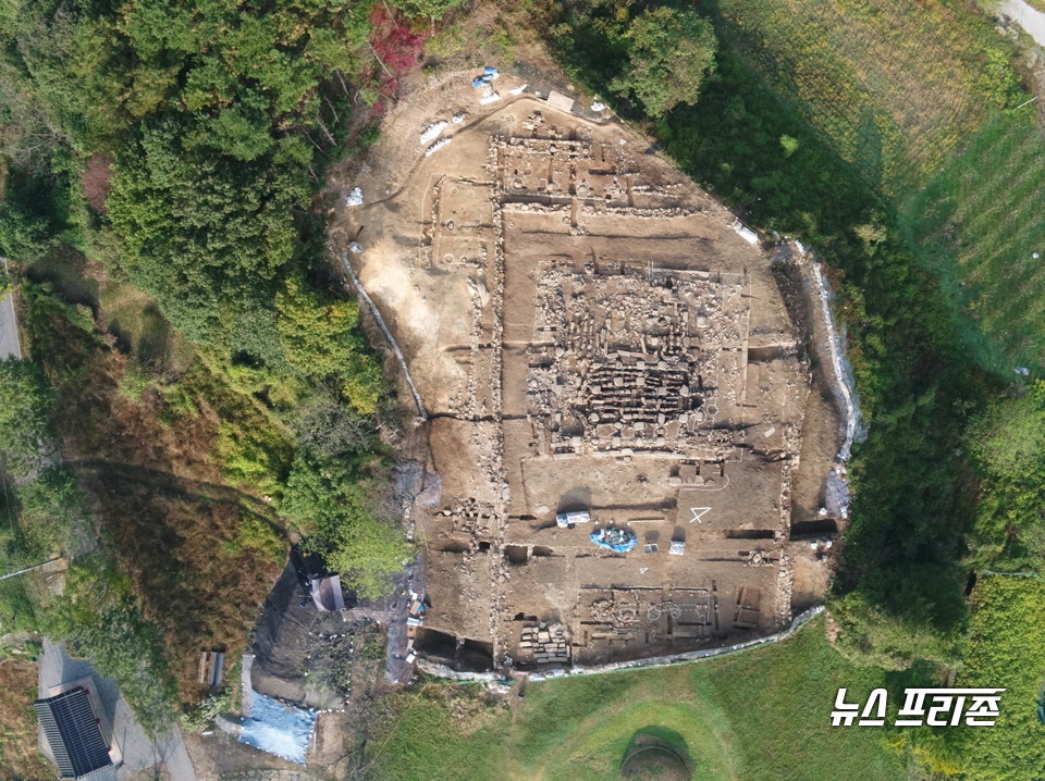 이대천자지지(二代天子之地)로 유명한 충남 예산군 덕산면 상가리 산5-28번지 일원 남연군묘 후면부 가야사지에서 옛 고려시대 왕실과 연관성을 추정할 만한 유물이 발견돼 학계의 관심이 쏠리고 있다./ⓒ예산군청