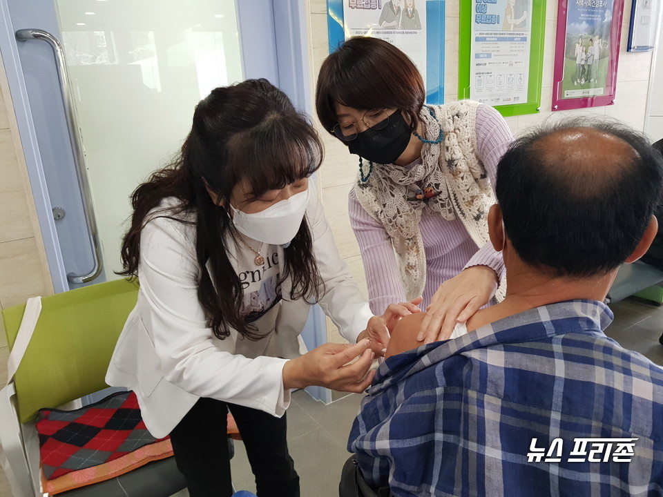 충남 예산군은 만57∼61세 예산군민에 대해 독감백신을 추가 확보해 오는 9일부터 무료접종을 재개한다./ⓒ예산군청