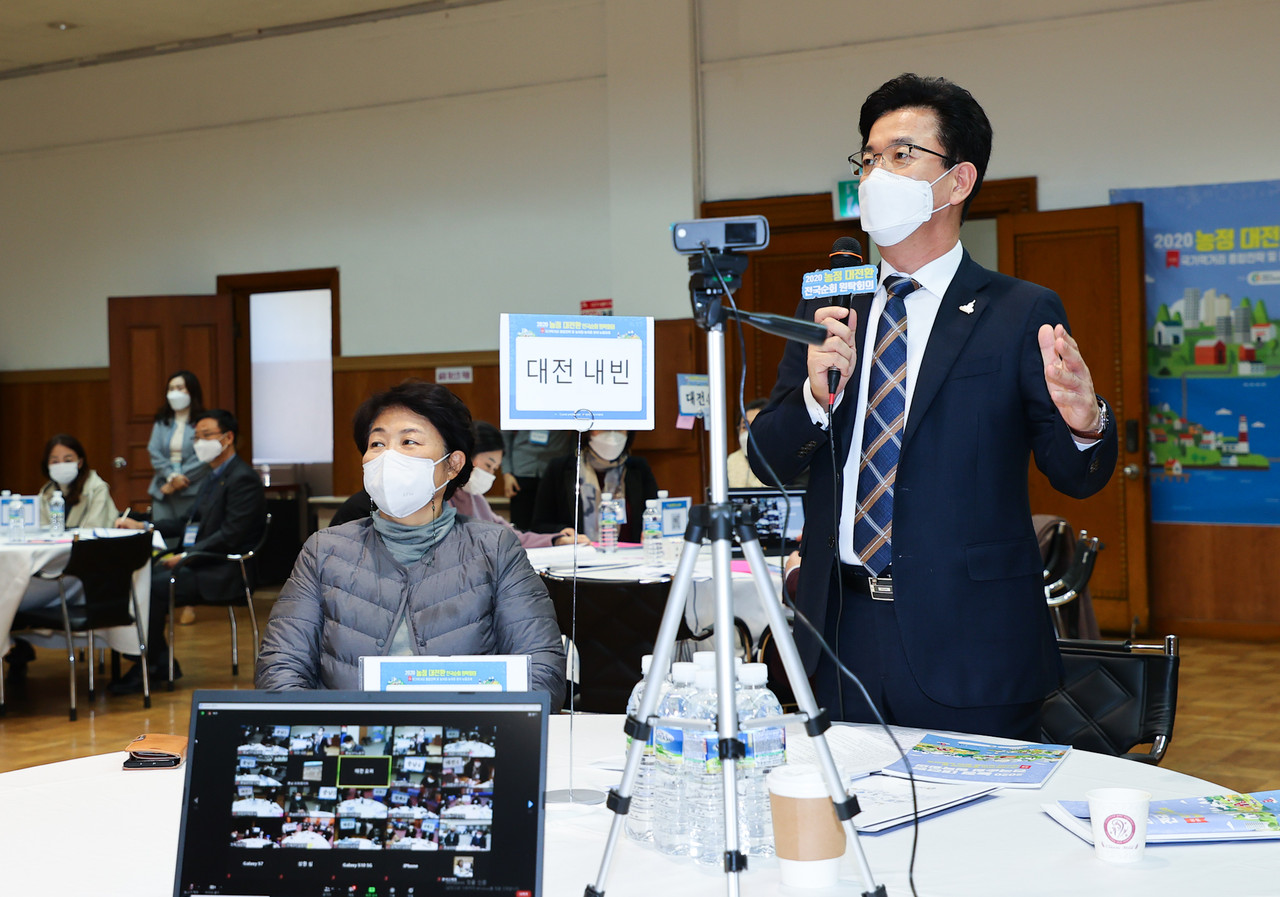 4일 국가 먹거리 종합전략 수립과 사람과 환경 중심의 농정전환을 위한 원탁회의가 대전에서 개최된 가운데, 허태정 대전시장이 발언을 하고 있다./ⓒ대전시