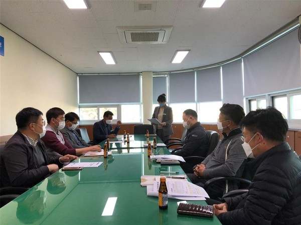 남해군에서 성업 중인 유자 가공업체 2곳이 지역 농협을 통해 유자를 전량 수매할 계획이어서 ‘남해 유자’의 명성이 다시 드높아지는 데 큰 기여를 할 것으로 기대된다.(유자 출하 활성화 간담회)/ⓒ남해군